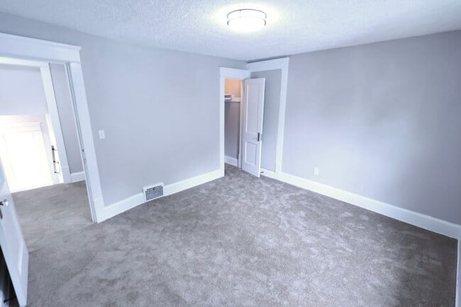 Building Photo - 893 Delia Ave