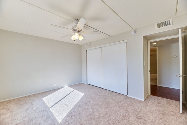 Building Photo - E Camelback