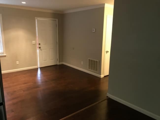 Building Photo - 7551 Leemont Dr