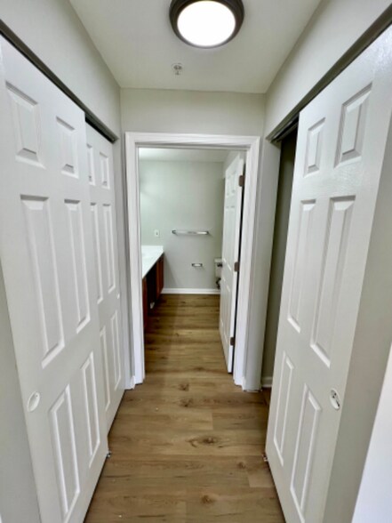 Building Photo - 14000 Farnsworth Ln