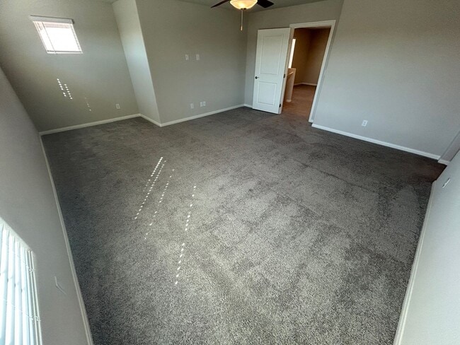 Building Photo - Gorgeous two-story home with 5 bedrooms and 3 bathrooms in a gated community