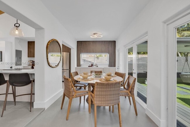 Building Photo - 901 NW 7th Street Rd