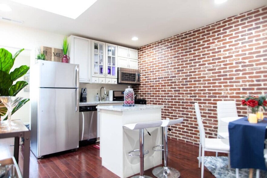 Building Photo - 1734 H St NE