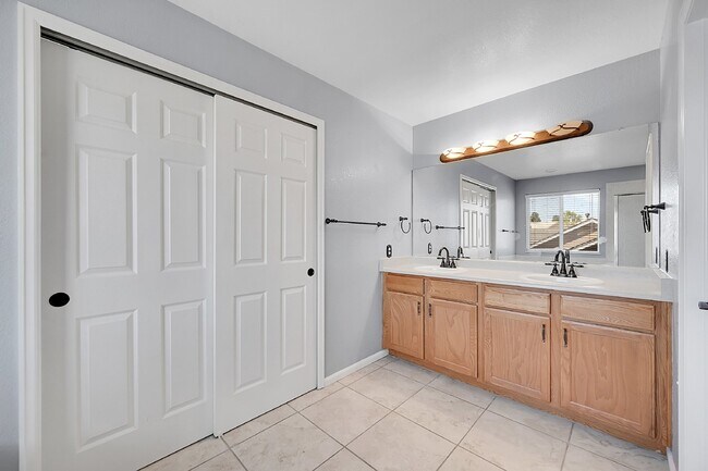 Building Photo - $2,540.95, 4 bed, 3.5 bath Home in Co Springs with Fenced in Yard and Finished Basement!