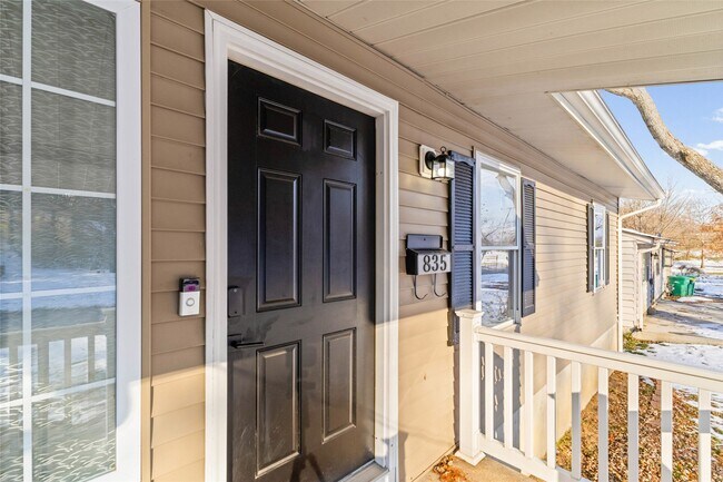 Building Photo - 835 N Forest Ave