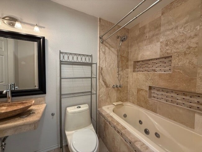 Building Photo - 1238 Shiloh Dr