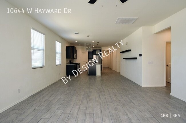 Building Photo - Like-New 4BR/3BA Corner Lot Home in Gladde...