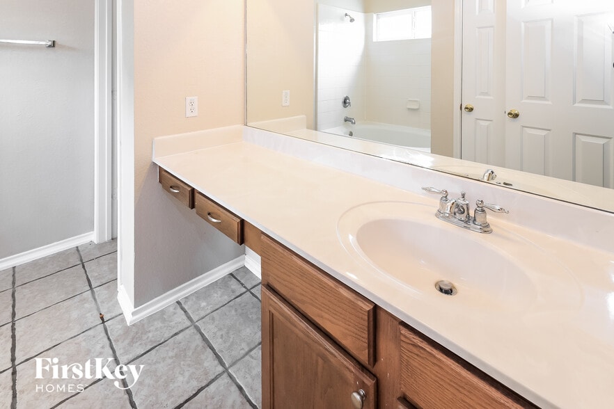 Building Photo - 1910 Mountain Star