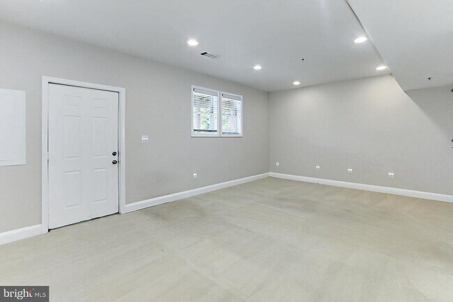 Building Photo - 2022 N Culpeper St