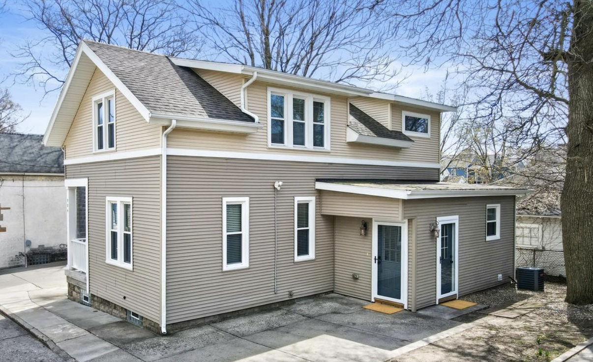 Building Photo - 904 Zeeland Ct NE