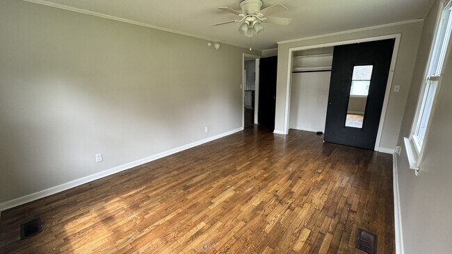 Building Photo - 430 Hickman St