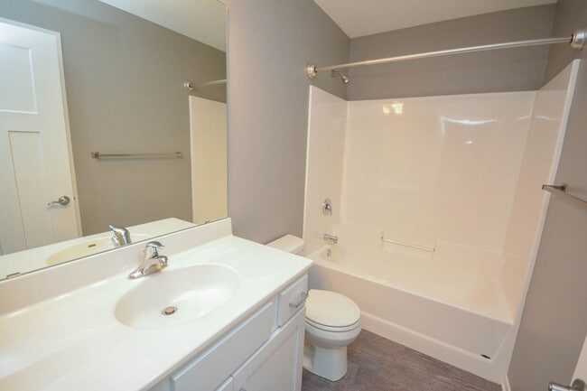 Building Photo - Exceptional townhouse with premium feature...