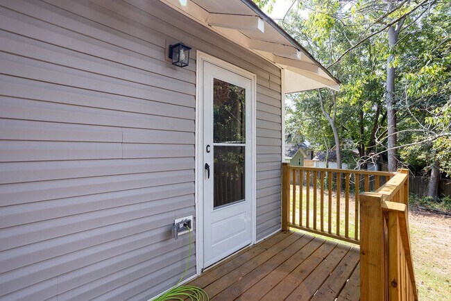 Building Photo - 20 Marion Ave