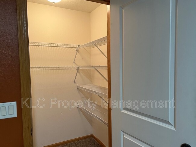Building Photo - 3117 SW Sharmin Ln