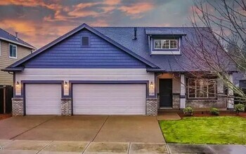 Building Photo - Beautiful Home Next Creekside Golf Club
