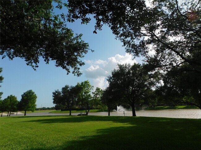 Building Photo - 3131 Double Lake Dr