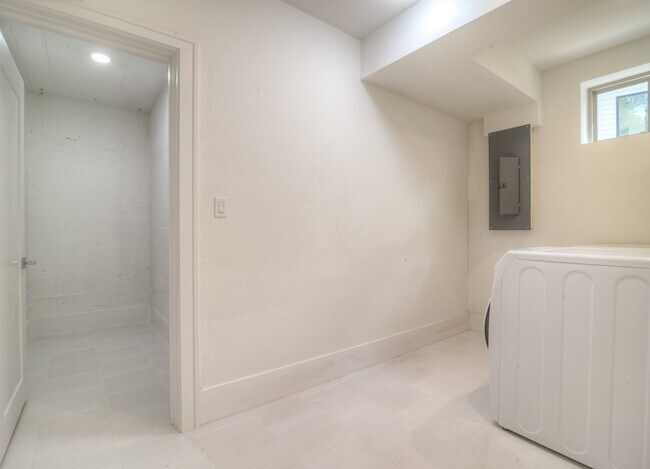 Building Photo - 3109 Walling Dr