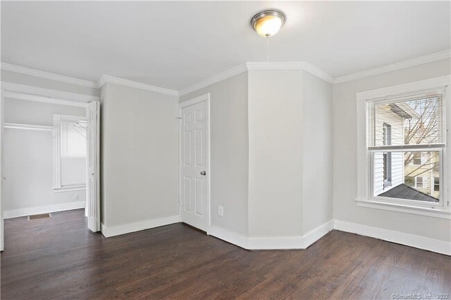 Building Photo - 393 Huntington St