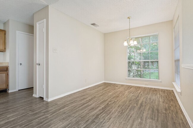 Building Photo - 2-BEDROOM DUPLEX