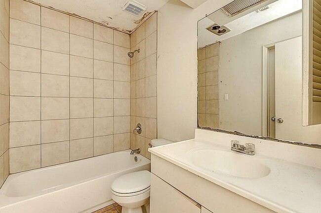 Building Photo - 13159 High Star Dr