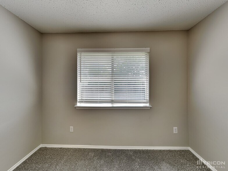 Building Photo - 5208 Wolverton Ct