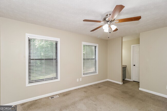 Building Photo - 5824 Stonehaven Dr NW
