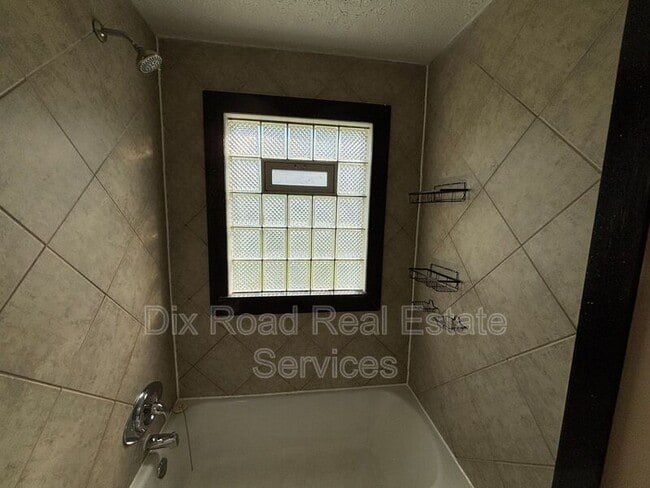 Building Photo - 1925 Highland St