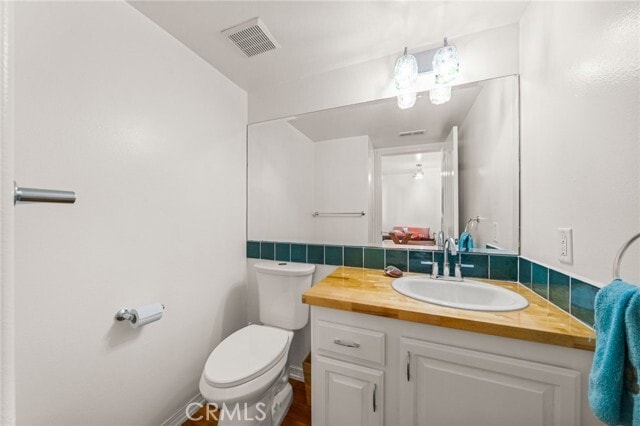 Building Photo - 485 W 39th St