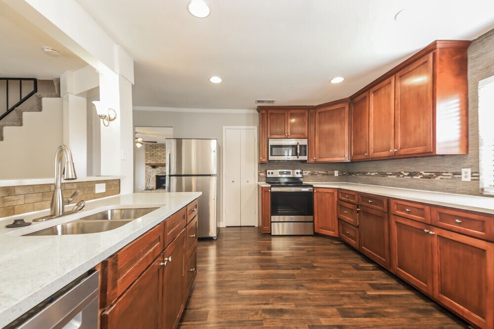 Building Photo - 2325 Woodhollow Ave