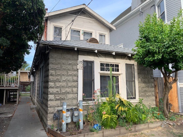 Building Photo - 10TH 170-172 S