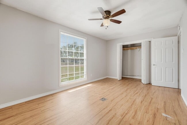 Building Photo - 2034 Collins Ave