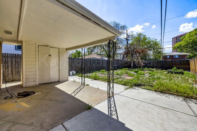 Building Photo - 847 Tennyson St