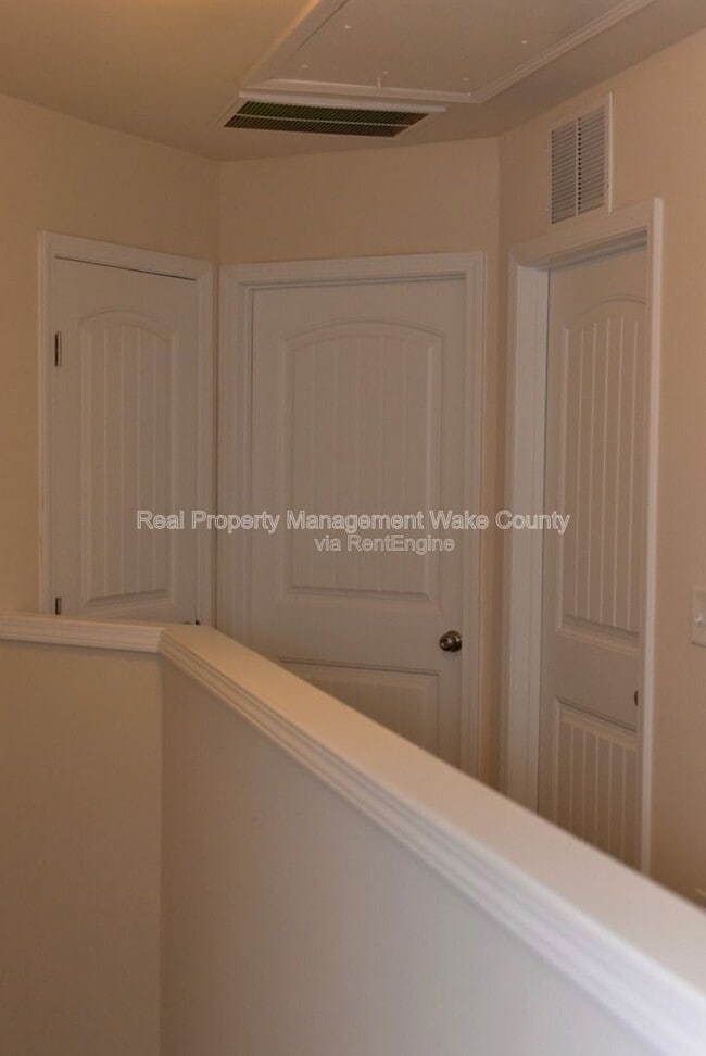 Building Photo - 205 Olivet Loop