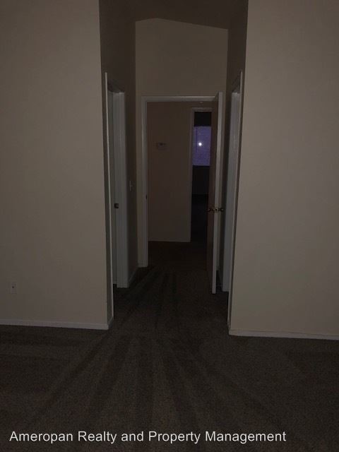 Building Photo - 2125 Saint Paul Way