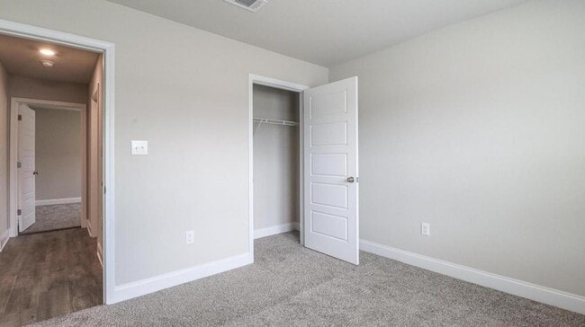 Building Photo - 10125 Willow Leaf Dr