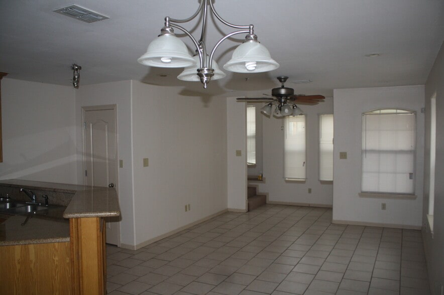 large living area - 1503 West Fig Avenue