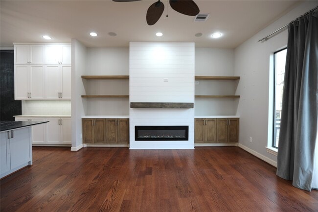 Building Photo - 4215 Lillian St