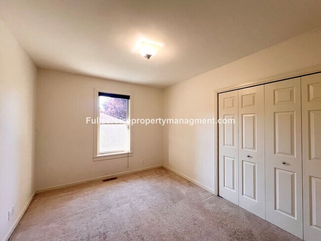 Building Photo - Beautiful Mercer Island Home with Private Hot Tub Pavillion & Spacious Floor Plan