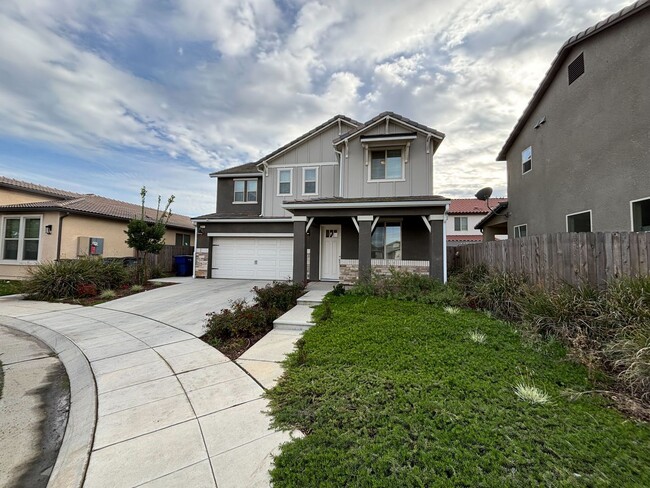 Building Photo - Elegant Cul-de-Sac Home in CUSD – Move-In ...