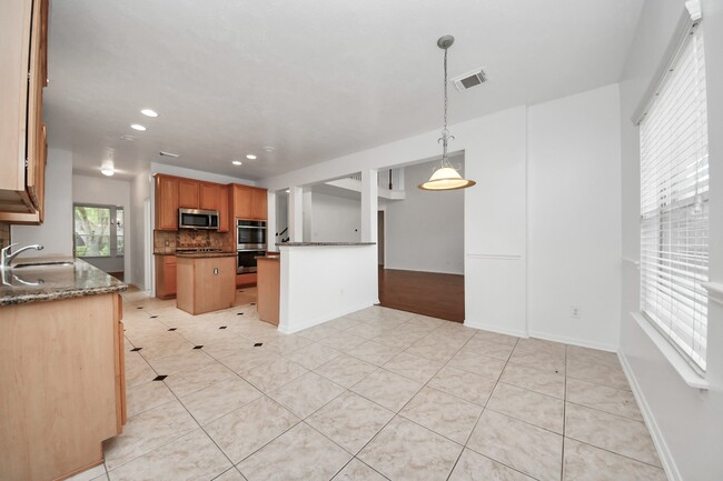 Building Photo - 1605 Spring Glen Ln