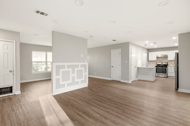 Building Photo - 2308 Devonshire Dr