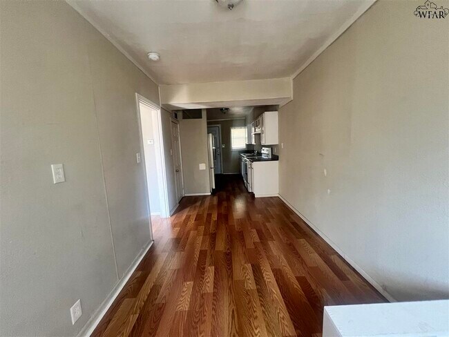 Building Photo - 2006 Bell St