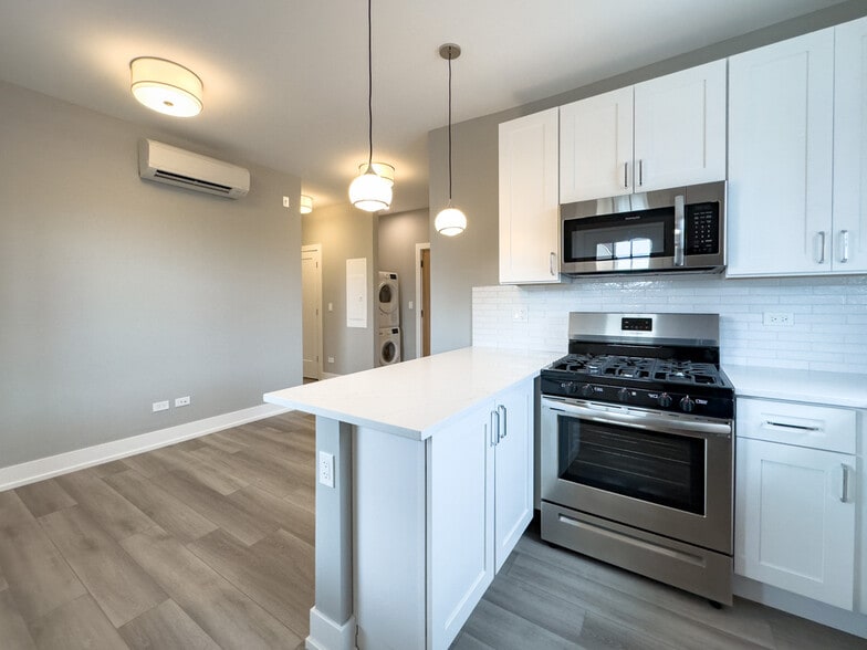 Building Photo - 3951 N Janssen Ave