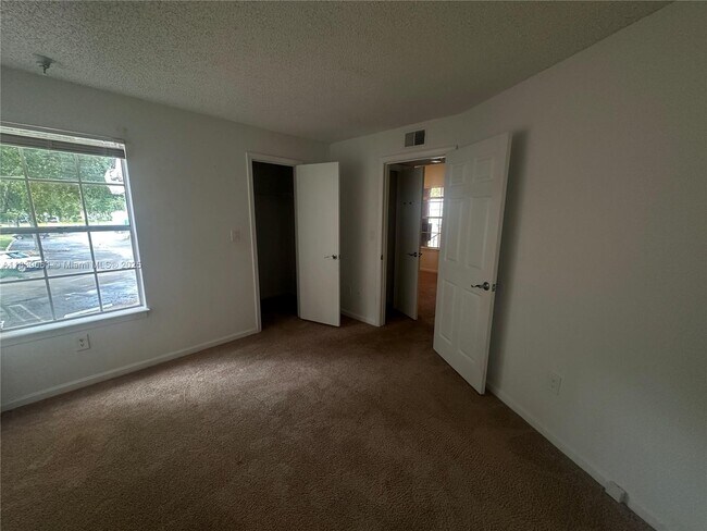 Building Photo - 1125 Crystal Way