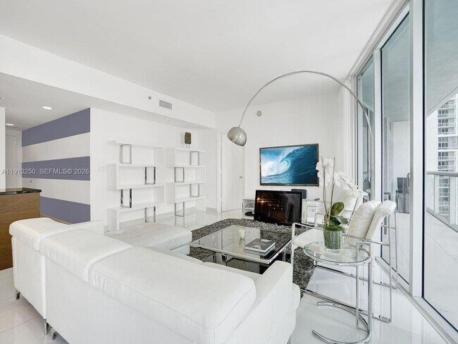 Building Photo - 495 Brickell Ave