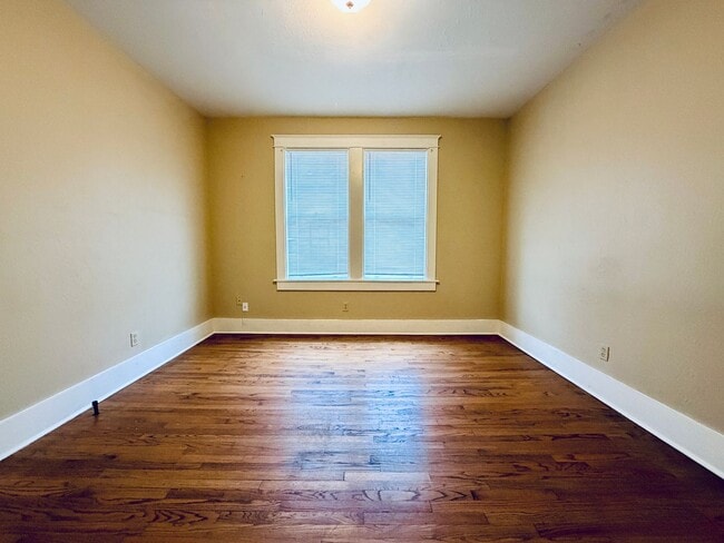 Building Photo - 831 Maury St