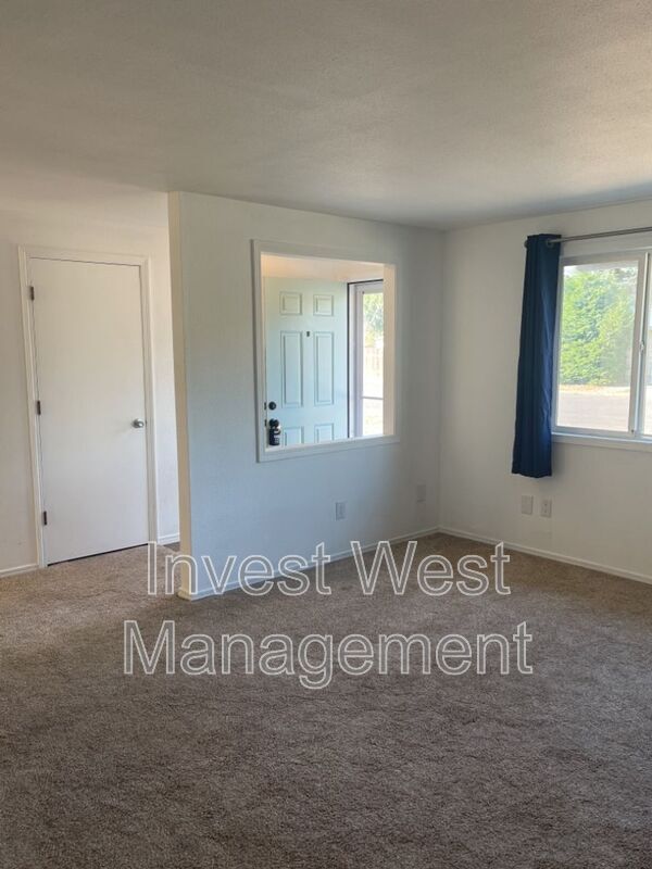 Building Photo - 2313 NE 156th Ave