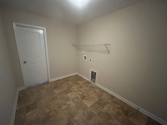 Building Photo - 224 Jerri Ln