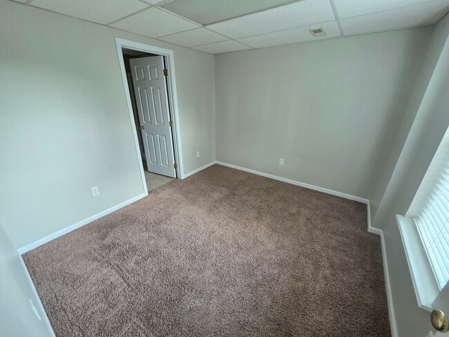 Building Photo - Large 4 Bed / 3 Bath House in Residential ...