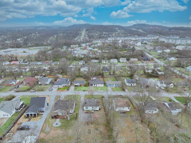 Building Photo - Renovated East Nashville Home | 3BR + Washer/Dryer + Off-Street Parking